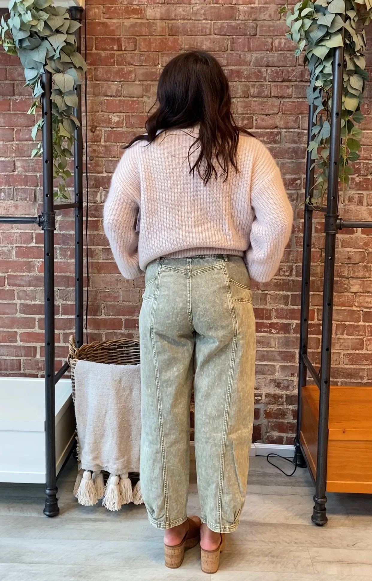 Go Getter Barrel Jeans | Light Olive