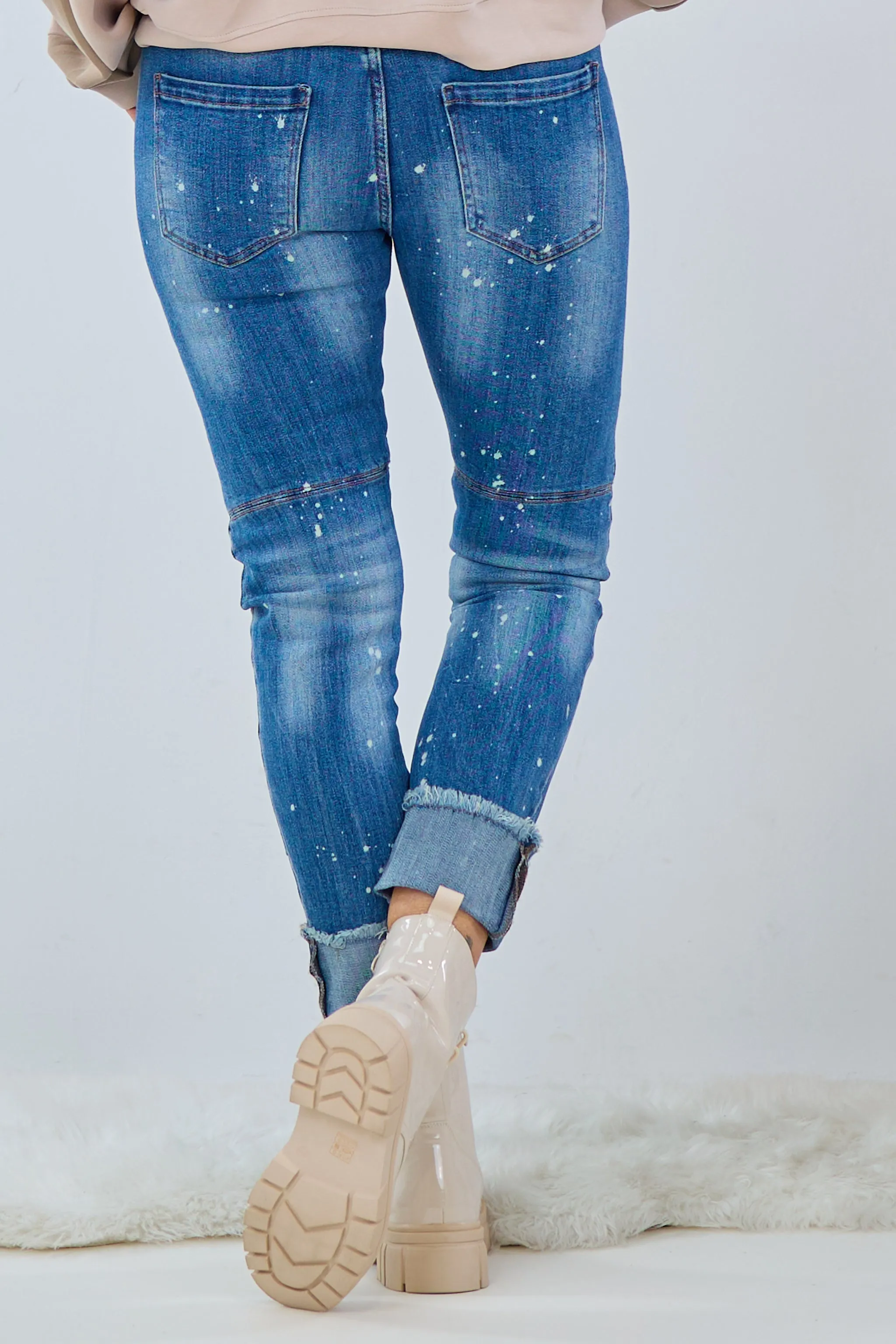 Jeans mit aufgesetzten Herzen, denim